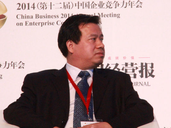 由中国经营报社和中国社会科学院工业经济研究所联合主办的“2014中国企业竞争力年会”于12月月18日举行。主题为“梦想下的新征程”。上图为国务院发展研究中心资源与环境政策研究所副所长李佐军。（图片来源：新浪财经 刘海伟 摄）