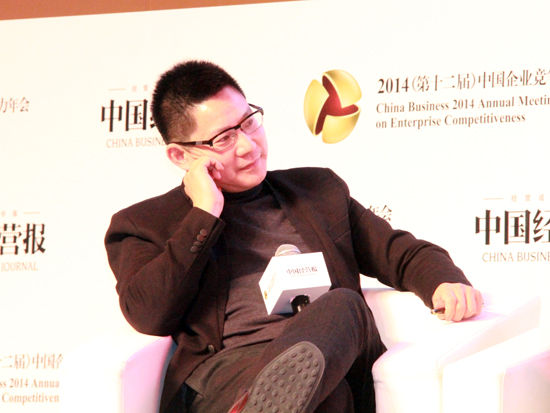 由中国经营报社和中国社会科学院工业经济研究所联合主办的“2014中国企业竞争力年会”于12月月18日举行。主题为“梦想下的新征程”。上图为北京电视台主持人姚长盛。（图片来源：新浪财经 刘海伟 摄）