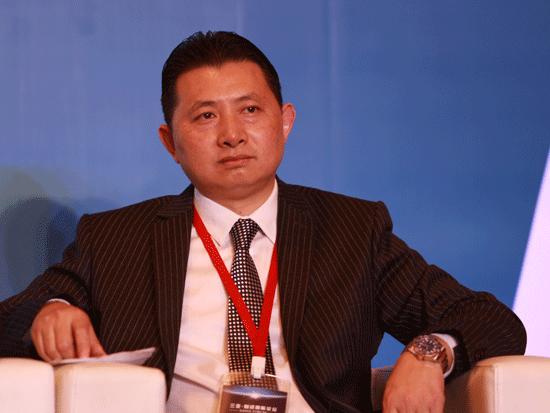 由中国国际友好联络会主办，《财经》杂志承办的“三亚·财经国际论坛”于2014年12月12日-14日在海南省三亚市召开。主题为：新经济 新平衡。上图为法欧洲工商管理学院客座教授季波。(图片来源：财经网)