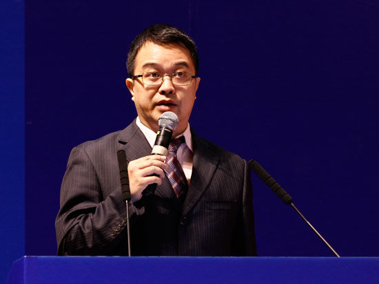 “中国国际高新技术成果交易会”的重要组成部分——“2014中国高新技术论坛”于11月16-18日在深圳会展中心举行。上图为深圳卫视主持人王海东。(图片来源：新浪财经)
