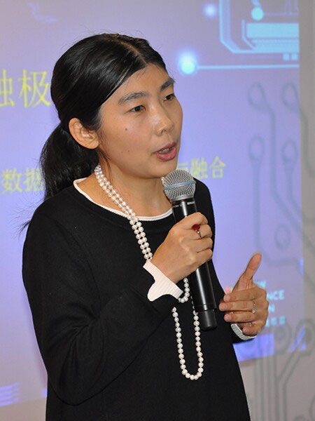 金融极客汇——“大数据与金融的碰撞与融合”沙龙于2014年10月28日在北京举行。上图为宜信创新中心总经理张小沛。(图片来源：新浪财经)