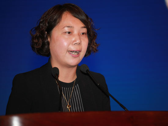 “全国企业品牌评价发布会暨第二届中国企业五星品牌论坛”于2015年1月18日在北京召开。上图为德力西电气有限公司品牌总监胡晓春。(图片来源：新浪财经 梁斌 摄)