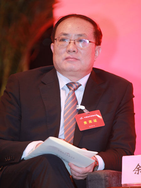 “第六届中国经济前瞻论坛”于2015年1月24日在北京举行。上图为国务院发展研究中心党组成员、宏观部部长余斌。(图片来源：新浪财经 梁斌 摄)