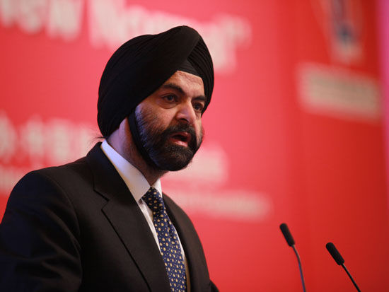 由国务院发展研究中心主办的“中国发展高层论坛2015”于3月21日-23日在北京举行。上图为万事达卡总裁、首席执行官彭安杰。(图片来源：新浪财经 梁斌 摄)