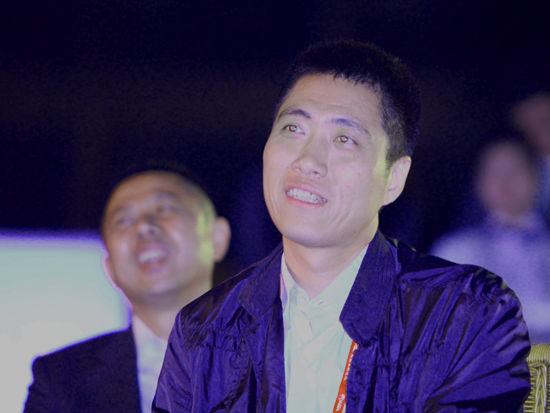 由新浪财经和正和岛主办的博鳌“微博之夜-正和岛夜话”于3月27日在海南博鳌举行。华大基因CEO王俊出席并演讲。（图片来源：新浪财经 刘海伟 摄）