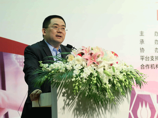 由复旦大学管理学院联合财新传媒共同主办的“复旦EMBA互联网医疗与健康产业高峰论坛”于2015年3月28日在上海举办。中国社科院公共政策研究中心主任朱恒鹏出席并致辞。（图片来源：新浪财经）