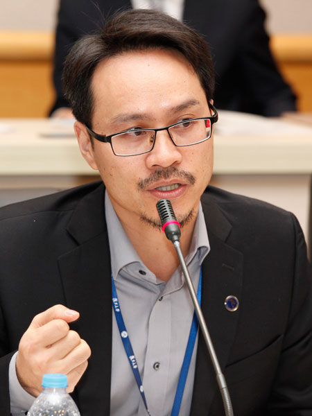 “第二届复旦大学——新加坡管理大学国际论坛”于2015年4月10日在复旦大学举行。上图为新加坡管理大学亚洲私募股权研究所主任、金融学教授曹夏平。(图片来源：新浪财经)