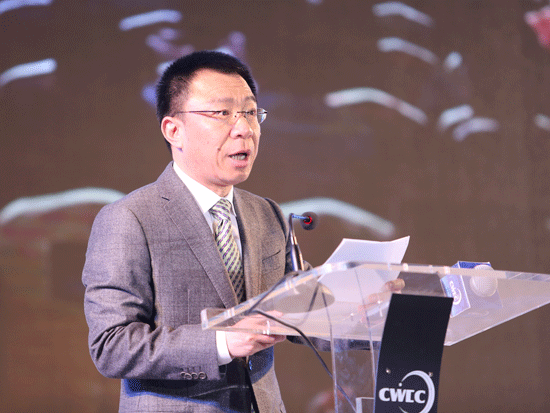 由浙江省人民政府主办，中国服务贸易协会电子商务委员会、中国电子商务产业联盟、义乌市人民政府联合承办的2015中国(义乌)世界电子商务大会于4月12-13日举行。上图为金华市委常委、义乌市委书记李一飞。 （图片来源：新浪财经 刘海伟 摄）