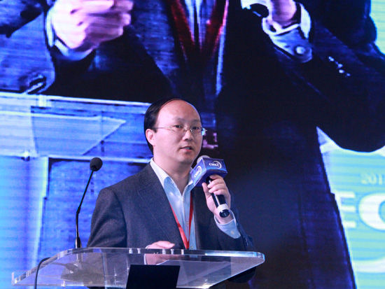 由浙江省人民政府主办，中国服务贸易协会电子商务委员会、中国电子商务产业联盟、义乌市人民政府联合承办的2015中国(义乌)世界电子商务大会于4月12-13日举行。上图为美团网市场副总裁吴茂林。（图片来源：新浪财经 刘海伟 摄）