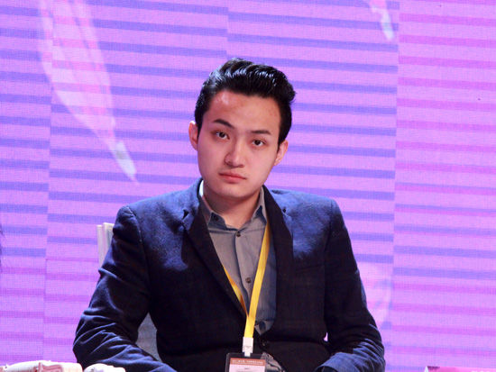 由中国企业家杂志社主办的“2015(第七届)中国商界木兰年会”于2015年4月16日在北京举行。本次年会的主题为“紫色觉醒”。上图为锐波创始人，董事长兼CEO孙宇晨。（图片来源：新浪财经 刘海伟 摄)