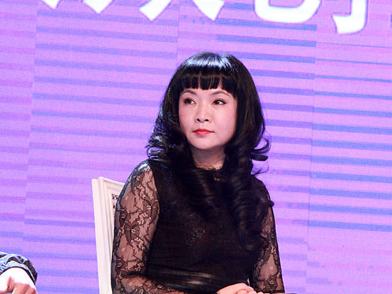 由中国企业家杂志社主办的“2015(第七届)中国商界木兰年会”于2015年4月16日在北京举行。本次年会的主题为“紫色觉醒”。上图为北京美力三生科技有限公司创始人陈力。(图片来源：新浪财经 刘海伟 摄)