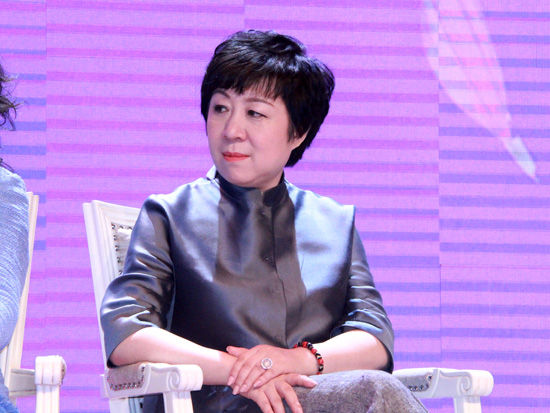 由中国企业家杂志社主办的“2015(第七届)中国商界木兰年会”于2015年4月16日在北京举行。本次年会的主题为“紫色觉醒”。上图为昭仪珠宝董事长王云鹤。(图片来源：新浪财经 刘海伟 摄)