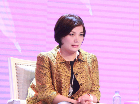 由中国企业家杂志社主办的“2015(第七届)中国商界木兰年会”于2015年4月16日在北京举行。本次年会的主题为“紫色觉醒”。上图为诺亚财富创始人、董事局主席兼CEO汪静波。(图片来源：新浪财经 刘海伟 摄)