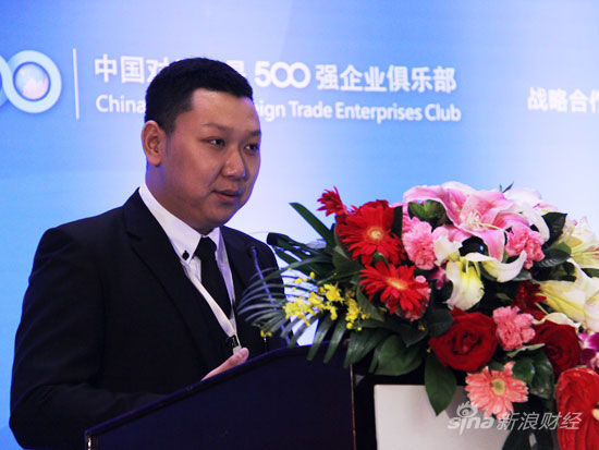 “中国进出口企业年会2015暨中国对外贸易500强俱乐部年会”于4月26日至27日在北京举办。上图为莫萨克冯赛卡律师行亚太区市场营销与管理中心张蔚。(图片来源：新浪财经 梁斌 摄)