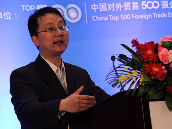“中国进出口企业年会2015暨中国对外贸易500强俱乐部年会”于4月26日至27日在北京举办。上图为外交部国际经济司副司长、丝路基金董事刘劲松。(图片来源：新浪财经 梁斌 摄)