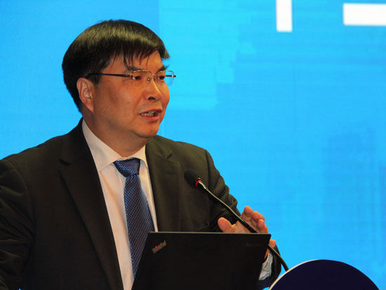 “2015中国智库论坛暨综合开发研究院北京年会”于2015年5月8日在北京举行。上图为对外经济贸易大学副校长赵忠秀。(图片来源：新浪财经 梁斌 摄)