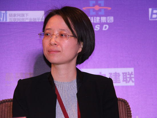 “2015中国金融论坛”作为科博会的重要活动于5月12日－13日在北京召开。上图为中国小额贷款公司协会监事长廖媛媛。(图片来源：新浪财经 梁斌 摄)