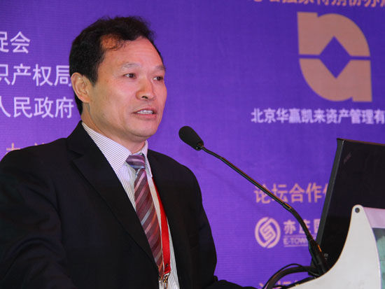 “2015中国金融论坛”作为科博会的重要活动于5月12日－13日在北京召开。上图为湖南商银投资控股集团董事长王世君。(图片来源：新浪财经 梁斌 摄)