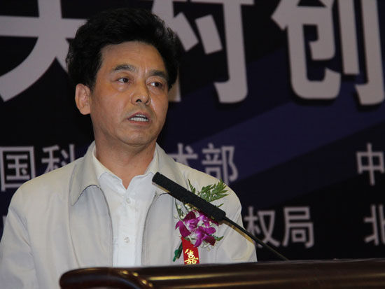 “中关村创新创业论坛”作为科博会的重要活动于5月14日在北京召开。上图为北京市社会科学院副院长、中关村创新发展研究院院长赵弘。(图片来源：新浪财经 梁斌 摄)