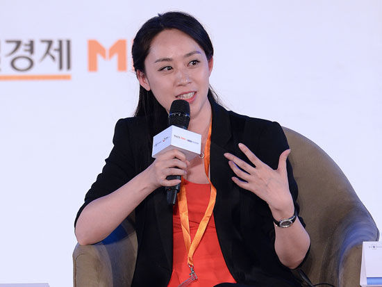 “2015世界知识论坛·中韩影视文化产业论坛”于5月20日在成都举行。浙江宇佑影视传媒董事长、汉鼎科技股份有限公司董事长吴艳出席并演讲。