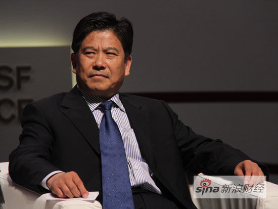 “2015清华五道口全球金融论坛”于5月23日-24日在北京举行。上图为中国金融期货交易所董事长，清华大学五道口金融学院战略咨询委员会委员张慎峰。(图片来源：新浪财经 梁斌 摄)