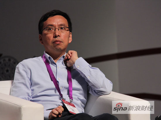 “2015清华五道口全球金融论坛”于5月23日-24日在北京举行。上图为东方财富信息股份有限公司董事长兼首席执行官其实。(图片来源：新浪财经 梁斌 摄)