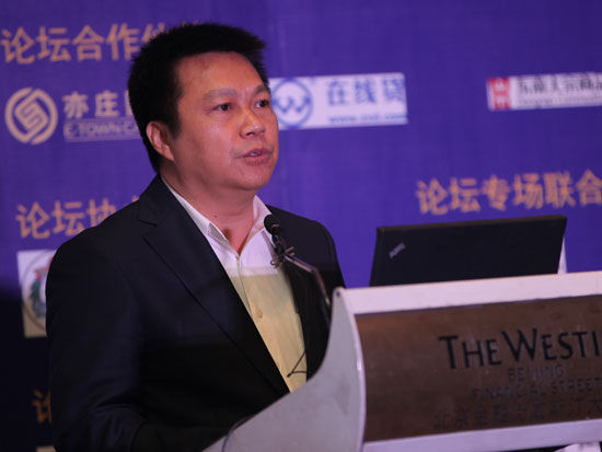 “2015中国金融论坛”作为科博会的重要活动于5月12日－13日在北京召开。上图为中国华融资产管理股份有限公司总裁柯卡生。(图片来源：新浪财经 梁斌 摄)