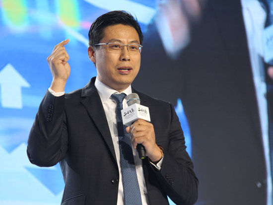 “2015正和岛岛邻大会”于6月12日-13日在北京举办。上图为中信建投董事总经理张昕帆。(图片来源：新浪财经 梁斌 摄)