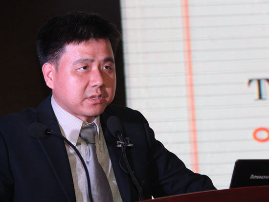 “面向世界的中国金融发展”国际研讨会暨南开大学金融学院成立大会于2015年6月16日在南开大学举行。上图为普林斯顿大学经济系教授熊伟。(图片来源：新浪财经 梁斌 摄)