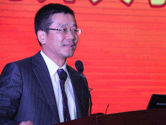 “面向世界的中国金融发展”国际研讨会暨南开大学金融学院成立大会于2015年6月16日在南开大学举行。上图为平安银行天津分行行长周海良。(图片来源：新浪财经 梁斌 摄)