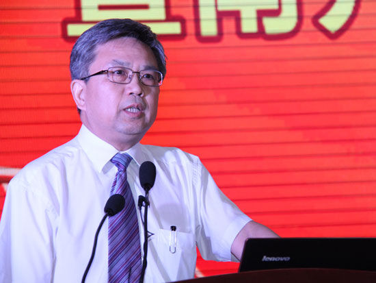 “面向世界的中国金融发展”国际研讨会暨南开大学金融学院成立大会于2015年6月16日在南开大学举行。上图为南开大学校长龚克。(图片来源：新浪财经 梁斌 摄)