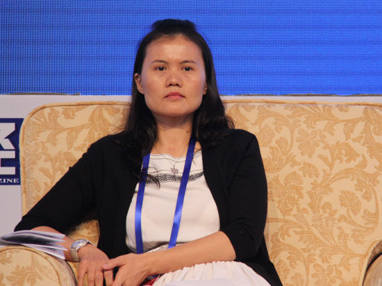 “2015青岛·中国财富论坛”于6月19日-20日在青岛召开。上图为蚂蚁金融服务集团首席执行官彭蕾。(图片来源：新浪财经 梁斌 摄)