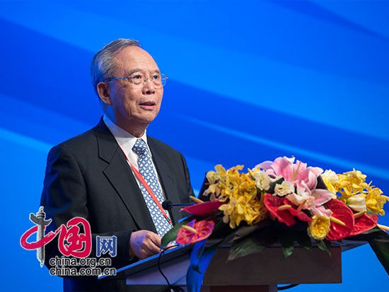 由中国国际经济交流中心主办的“第四届全球智库峰会”于6月26日-27日在北京举办。上图为中国国际经济交流中心理事长、国务院前副总理曾培炎。(图片来源：中国网)