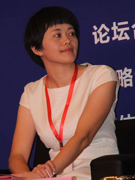 “2015中国智慧城市国际博览会高峰论坛”于7月10日在北京举行。上图为台湾究心公益科技股份有限公司共同创办人、运营长陈孟敏。(图片来源：新浪财经)