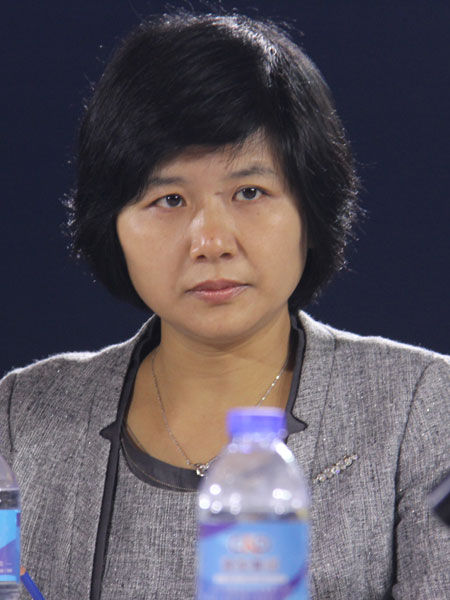 “2015财富CEO峰会”于10月21日-22日在厦门市举行。上图为复旦大学经济学院院长助理卢华。(图片来源：新浪财经)