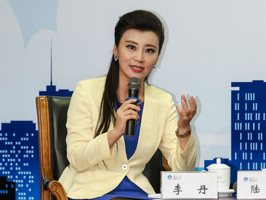 新华社cnc电视台主持人李丹
