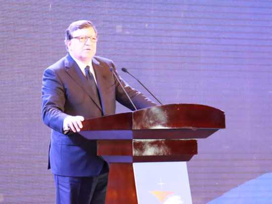 由深圳创新发展研究院主办的第二届大梅沙中国创新论坛于2015年11月13-14日在深圳举办。上图为欧洲联盟委员会原主席，葡萄牙原总理巴罗佐。