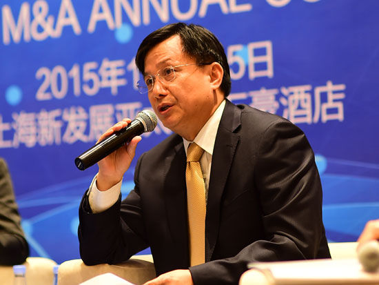 “2015(第十二届)中国并购年会”于11月4日-5日在上海召开。上图为国家开发银行行务委员，丝路规划研究中心副理事长蒋志刚。(图片来源：新浪财经)