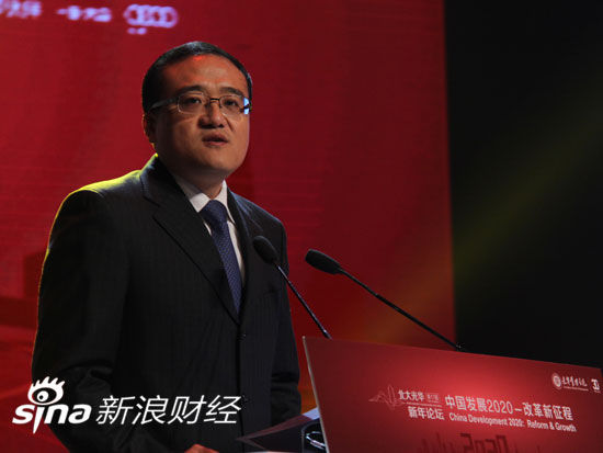 “第十七届北大光华新年论坛”于2015年12月19日在北京举行。上图为北京大学光华管理学院党委书记冒大卫。(图片来源：新浪财经)