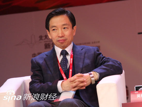 “第十七届北大光华新年论坛”于2015年12月19日在北京举行。上图为中国汽车工业协会秘书长吴绍明。(图片来源：新浪财经)