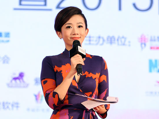 第一财经电视主持人张媛(图片来源：新浪财经)