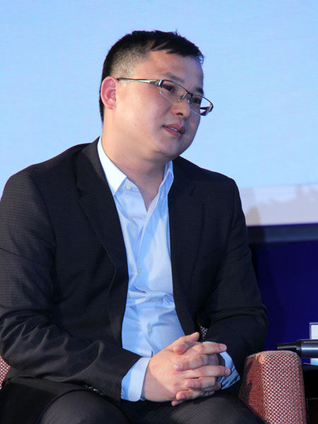 “2015中国最佳商业模式高峰论坛暨21世纪中国最佳商业模式评选颁奖典礼”于12月29日在北京举行。上图为《21世纪商业评论》副主编陈晓平。(图片来源：新浪财经)