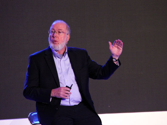 “E.IF能源互联网创新大会”于2016年4月2日-3日在北京举行。上图为“互联网教父”、畅销书《失控》和《必然》作者凯文·凯利。(图片来源：新浪财经)