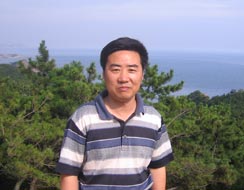 中央党校研究室助理巡视员，三农问题研究中心秘书长、研究员曾业松