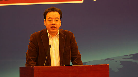 中央结算公司《债券》杂志主办的“2015年债券市场投资策略论坛”1月15日举行。财政部国库支付中心副主任杨瑞金主题演讲。(图片来源：新浪财经，摄影：杨云鹏)
