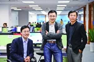 从左到右分别为诸葛鹏、吴显勇、李志刚(图片来源：中国基金报)