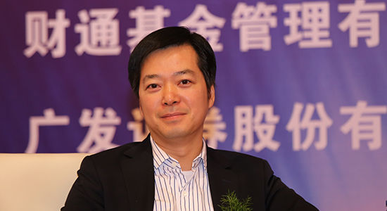 12月12-13日，2014(第三届)中国对冲基金年会在杭州举行，本届年会主题是“对冲基金新时代：财富管理新格局与新挑战”。图为明曜投资董事长投资总监曾昭雄在圆桌对话“改革新时代，A股历史性方向选择与机会布局”上发言。(图片来源：新浪财经 摄影：杨云鹏)