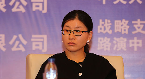 12月12-13日，2014(第三届)中国对冲基金年会在杭州举行，本届年会主题是“对冲基金新时代：财富管理新格局与新挑战”。图为北京泰铼投资合伙人兼投资总监左一江在圆桌论坛“金融衍生工具的发展所带来的机遇和挑战”上发言。。(图片来源：新浪财经 摄影：杨云鹏)