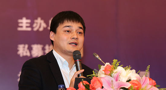 12月12-13日，2014(第三届)中国对冲基金年会在杭州举行，本届年会主题是“对冲基金新时代：财富管理新格局与新挑战”。图为弘哲集团董事长郝丹。(图片来源：新浪财经 摄影：杨云鹏)