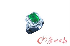 翡翠饰品。